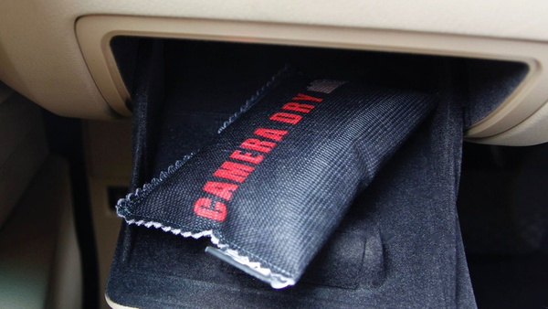 OSUSZACZ POCHŁANIACZ WILGOCI DO SAMOCHODU ELEKTRONIKI