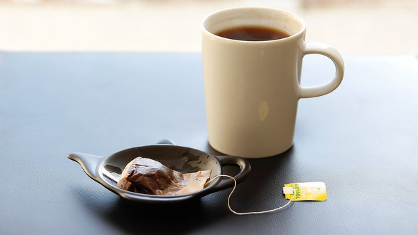 PODSTAWKA SPODEK NA TOREBKĘ HERBATY 4x PORCELANOWY