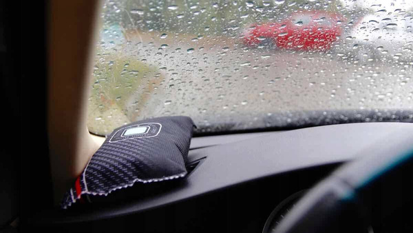 POCHŁANIACZ OSUSZACZ POWIETRZA WILGOCI DO SAMOCHODU 2 szt. WIELOKROTNEGO Uż