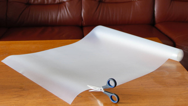 MATA OCHRONNA ANTYPOŚLIZGOWA DO SZAFEK I SZUFLAD