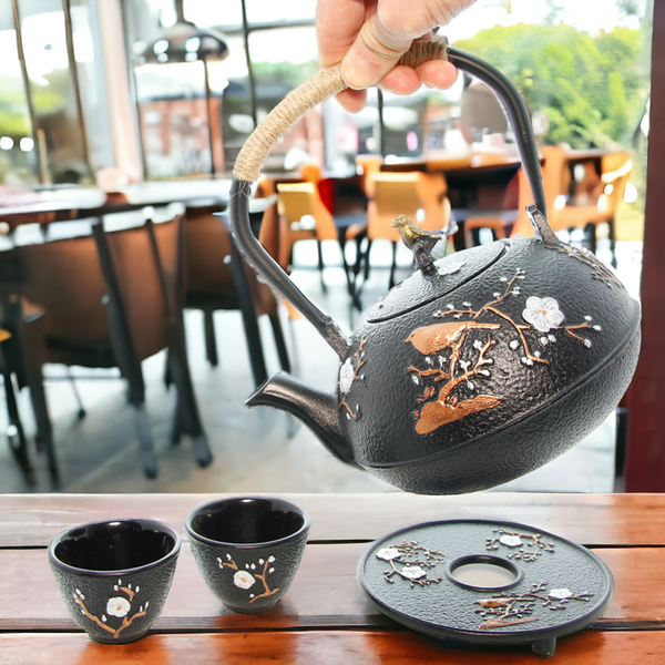 CZAJNIK IMBRYK ŻELIWNY 1,2L ZAPARZACZ SITKO DO HERBATY +2 CZARKI PODKŁADKA