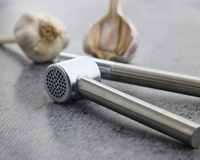 WYCISKACZ DO CZOSNKU SOLIDNY PRASKA STALOWA DOBRA