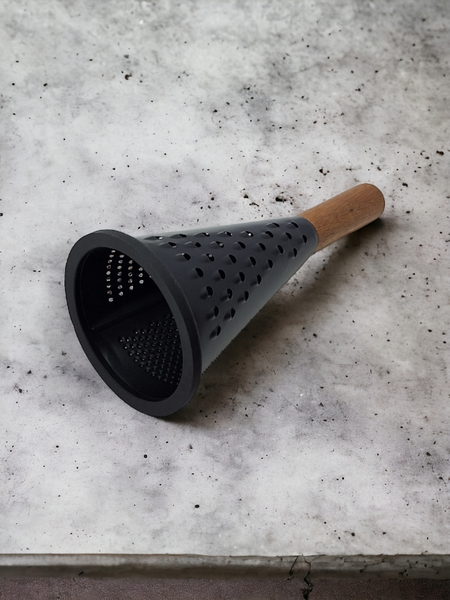 TARKA SZATKOWNICA CZARNA DO WARZYW OWOCÓW SERA TARKA 3 STRONA STALOWA