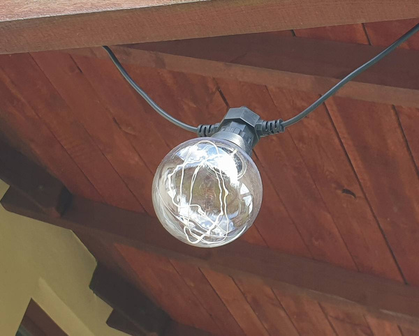 GIRLANDA OGRODOWA Z ŻARÓWKAMI LED BALKON TARAS