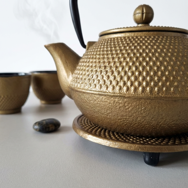 CZAJNIK IMBRYK ZAPARZACZ ŻELIWNY 0,8L ZESTAW DO HERBATY 2 CZARKI PODKŁADKA