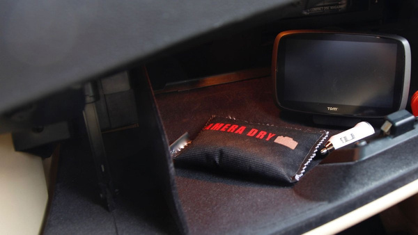 OSUSZACZ POCHŁANIACZ WILGOCI DO SAMOCHODU ELEKTRONIKI