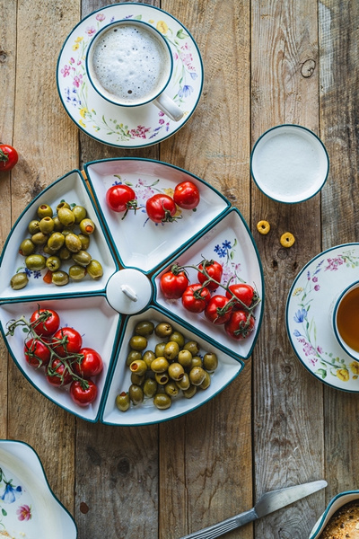 PATERA CERAMICZNA OBROTOWA NA BAMBUSIE 27,5 CM 7EL PANI KWIATEK