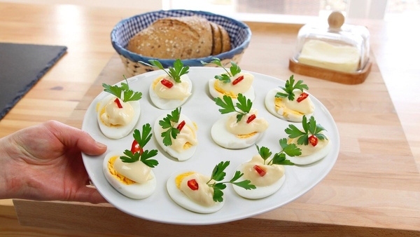 TALERZ NA JAJKA PORCELANOWY PÓŁMISEK DO JAJ