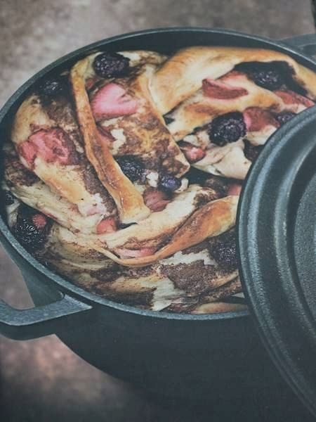 ŻELIWNY GARNEK Z POKRYWKĄ SOLIDNY CZARNY 1,75 L