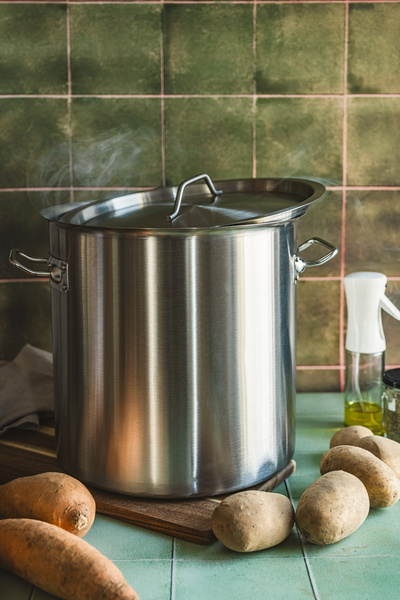 GARNEK STAL NIERDZEWNA 30,5 cm GAR 22L DO GASTRO Z POKRYWKA METALOWA