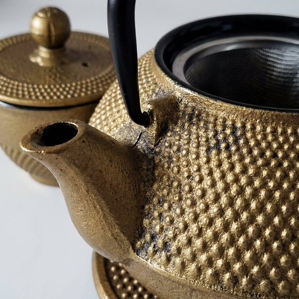 CZAJNIK IMBRYK ZAPARZACZ ŻELIWNY 0,8L ZESTAW DO HERBATY 2 CZARKI PODKŁADKA