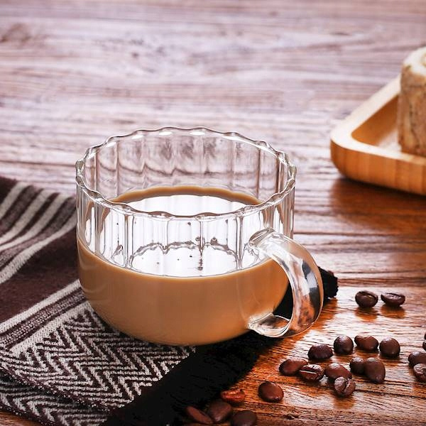 ŻAROODPORNA ryflowana szklanka borosilikatowa z uchem LA BANDE 300 ml