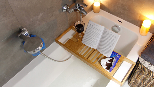 BAMBUSOWA PÓŁKA NA WANNĘ REGULOWANNA NAKŁADKA