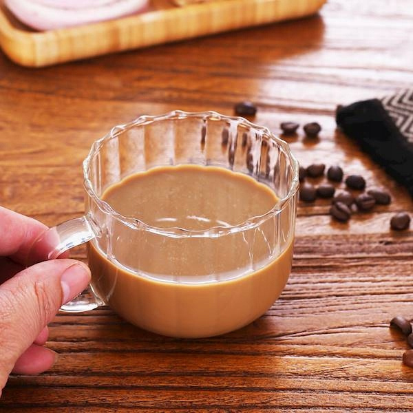 ŻAROODPORNA ryflowana szklanka borosilikatowa z uchem LA BANDE 300 ml