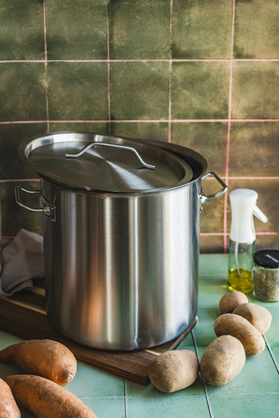 GARNEK STAL NIERDZEWNA 30,5 cm GAR 22L DO GASTRO Z POKRYWKA METALOWA