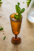 KIELISZEK DO SZAMPANA SZKLANY WZÓR PLASTRA DREWNA ARBRE BRĄZOWY DESIGN