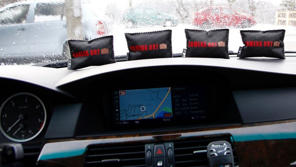 OSUSZACZ POCHŁANIACZ WILGOCI DO SAMOCHODU ELEKTRONIKI