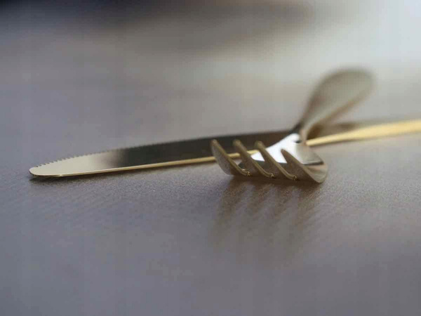 SZTUĆCE ZESTAW 16 EL STAL IMITACJA ZŁOTA